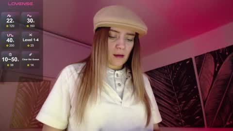 Snapshot of hat_girl chatting on 12-05-24, 05:59 Nicole online show from 12-05-24, 05:59