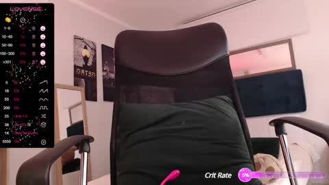 Snapshot of hat_girl chatting on 12-18-24, 10:30 Nicole online show from 12-18-24, 10:30