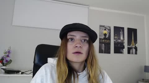 Snapshot of hat_girl chatting on 12-20-24, 07:01 Nicole online show from 12-20-24, 07:01