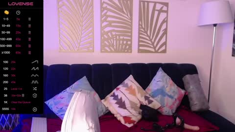 Snapshot of hat_girl chatting on 12-26-24, 08:11 Nicole online show from 12-26-24, 08:11