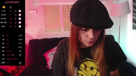 Snapshot of hat_girl chatting on 01-10-25, 09:20 Nicole online show from 01-10-25, 09:20