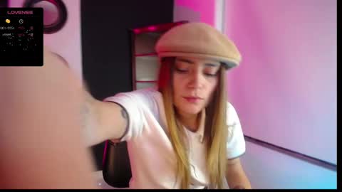 Snapshot of hat_girl chatting on 01-13-25, 11:38 Nicole online show from 01-13-25, 11:38