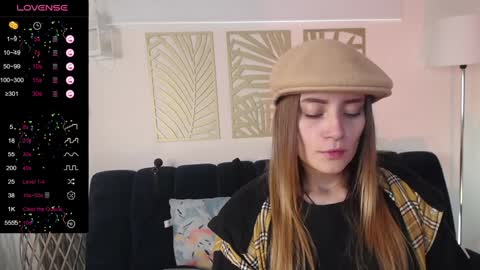 Snapshot of hat_girl chatting on 01-21-25, 10:08 Nicole online show from 01-21-25, 10:08