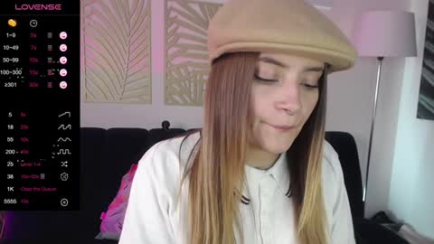 Snapshot of hat_girl chatting on 01-25-25, 04:02 Nicole online show from 01-25-25, 04:02