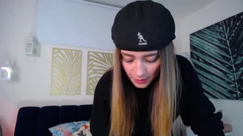 Snapshot of hat_girl chatting on 01-31-25, 03:41 Nicole online show from 01-31-25, 03:41