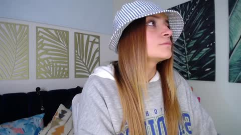Snapshot of hat_girl chatting on 02-04-25, 05:53 Nicole online show from 02-04-25, 05:53