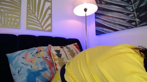 Snapshot of hat_girl chatting on 02-13-25, 04:54 Nicole online show from 02-13-25, 04:54