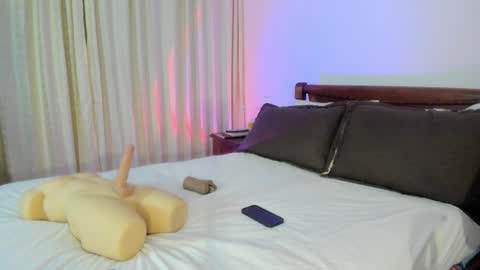 Snapshot of hat_girl chatting on 09-30-25, 04:17 Nicole online show from 09-30-25, 04:17