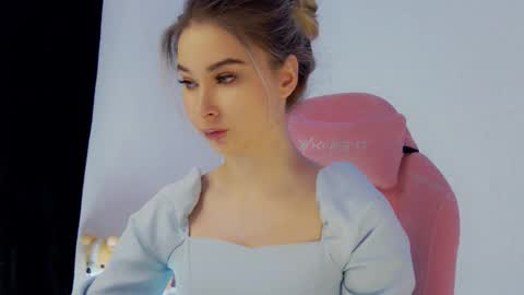 Anna online show from 03-25-26, 07:47