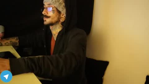 Snapshot of hatsumotokyoto chatting on 01-24-25, 02:07 More content 2 online show from 01-24-25, 02:07