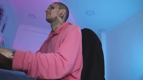 Snapshot of hatsumotokyoto chatting on 10-19-25, 03:29 More content 2 online show from 10-19-25, 03:29