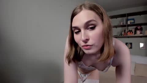 Snapshot of havagooday chatting on 11-21-25, 06:01 Mia online show from 11-21-25, 06:01