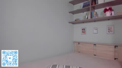 Mia online show from 04-29-26, 05:41