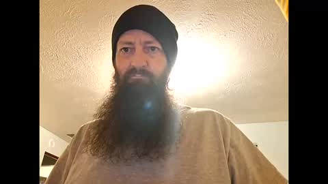 Snapshot of hawktalon007 chatting on 10-12-25, 04:50 Robert online show from 10-12-25, 04:50