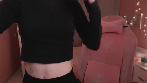 Snapshot of haya_harareet chatting on 01-09-26, 01:19 Mia online show from 01-09-26, 01:19