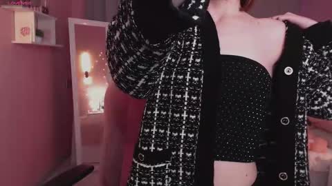 Snapshot of haya_harareet chatting on 01-10-26, 01:07 Mia online show from 01-10-26, 01:07