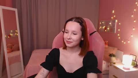 Snapshot of haya_harareet chatting on 01-15-26, 01:10 Mia online show from 01-15-26, 01:10