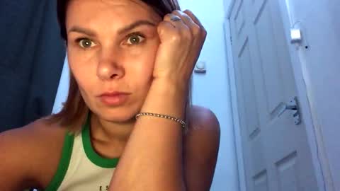 Snapshot of hayle_emmie chatting on 10-15-25, 09:04 Hayle online show from 10-15-25, 09:04