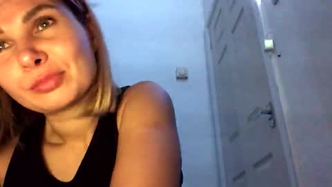 Snapshot of hayle_emmie chatting on 10-18-25, 12:57 Hayle online show from 10-18-25, 12:57