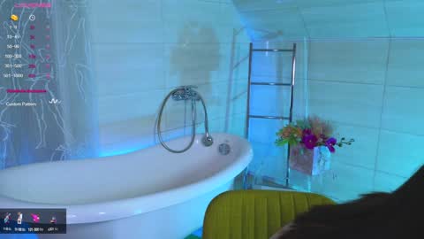 Snapshot of haylefirehot chatting on 01-12-25, 01:42 Hayle online show from 01-12-25, 01:42