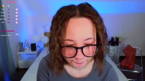 Snapshot of haylefirehot chatting on 03-08-25, 02:12 Hayle online show from 03-08-25, 02:12