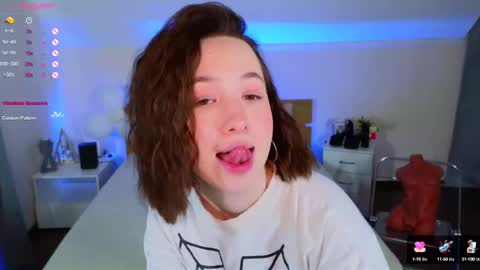 Snapshot of haylefirehot chatting on 03-08-25, 05:17 Hayle online show from 03-08-25, 05:17