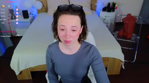 Snapshot of haylefirehot chatting on 03-08-25, 08:33 Hayle online show from 03-08-25, 08:33