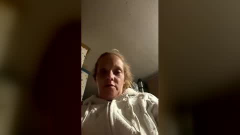 hayleyhuh111 online show from 06-09-26, 10:38