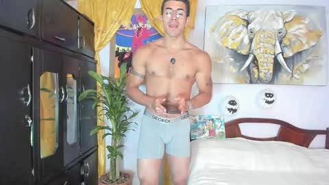 Snapshot of hazbinstudio chatting on 11-03-25, 02:35 hazbinstudio online show from 11-03-25, 02:35