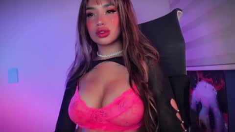 Snapshot of hazeeell chatting on 03-06-25, 02:30 Marie online show from 03-06-25, 02:30