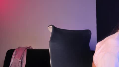 Snapshot of hazeeell chatting on 09-10-25, 05:18 Marie online show from 09-10-25, 05:18