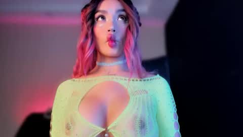 Snapshot of hazeeell chatting on 09-23-25, 03:53 Marie online show from 09-23-25, 03:53