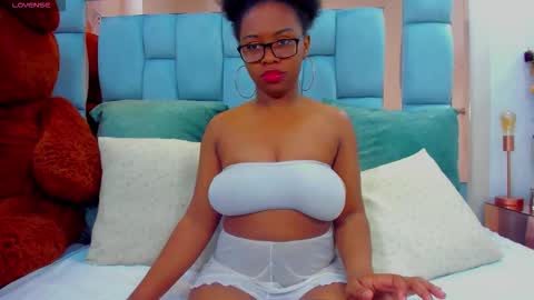 Snapshot of hazel_lanee chatting on 03-08-26, 10:35 hazel_lanee online show from 03-08-26, 10:35