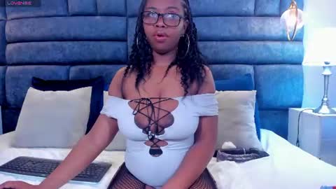 Snapshot of hazel_lanee chatting on 06-09-26, 04:35 hazel_lanee online show from 06-09-26, 04:35