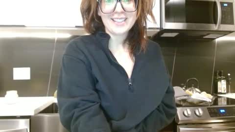 Hazel online show from 11-02-25, 01:46