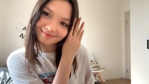 Snapshot of hazelhartshorn chatting on 04-25-26, 12:19 Kira online show from 04-25-26, 12:19