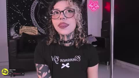 Hazell Witch online show from 10-20-25, 04:51