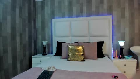 HazelMoret online show from 12-22-24, 11:44