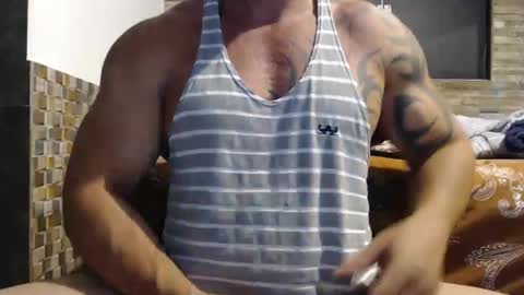 Snapshot of healedcarioca chatting on 01-11-25, 03:13 Brazilian bigdick online show from 01-11-25, 03:13
