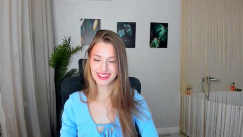 Snapshot of heartedlove_1 chatting on 11-23-25, 03:39 heartedlove_1 online show from 11-23-25, 03:39