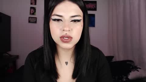 Snapshot of heatherdemonzx_ chatting on 09-12-25, 12:33 HEATHER DEMONZX Please help me to reach 100 thumbs up online show from 09-12-25, 12:33