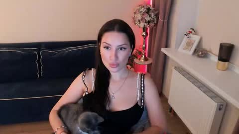 Snapshot of heaven_chloe chatting on 09-30-25, 04:34 Heaven girl online show from 09-30-25, 04:34