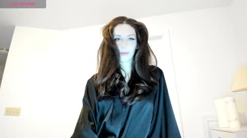 Snapshot of heaveniabb chatting on 01-16-25, 04:07 Helen online show from 01-16-25, 04:07