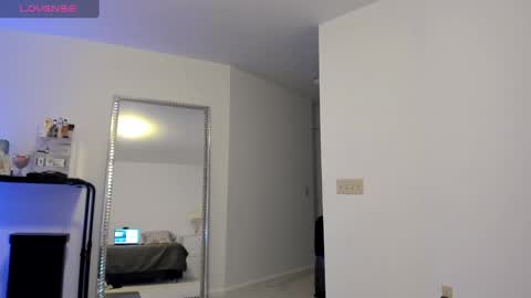 Snapshot of heaveniabb chatting on 01-19-25, 04:54 Helen online show from 01-19-25, 04:54