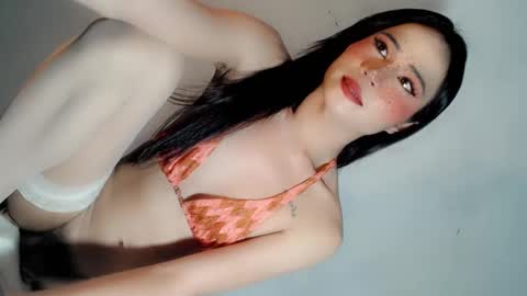 Snapshot of heavenlycum69_mickey chatting on 12-20-24, 11:21 Mickey online show from 12-20-24, 11:21