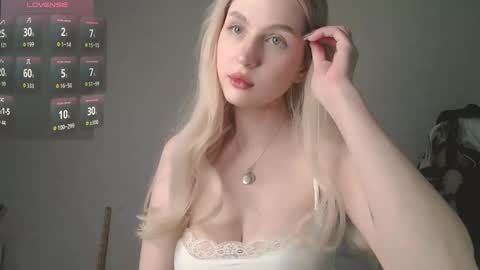 Akemi instinthemoodforlooove online show from 04-14-26, 04:13