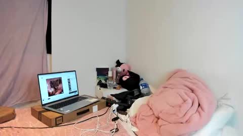 Snapshot of heavenngirlyy444 chatting on 12-21-24, 03:58 Heaven online show from 12-21-24, 03:58