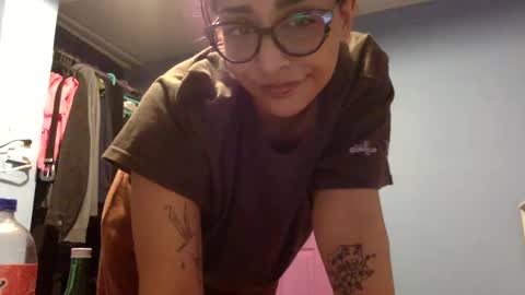 Snapshot of heavensbunny chatting on 12-18-24, 01:37 heaven the muslim slut online show from 12-18-24, 01:37