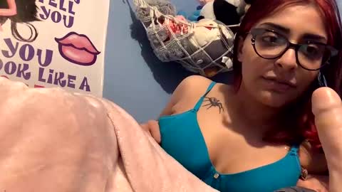 Snapshot of heavensbunny chatting on 01-09-25, 06:38 heaven the muslim slut online show from 01-09-25, 06:38