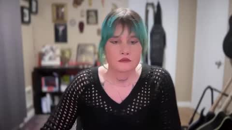 Snapshot of heavensentttt chatting on 12-03-24, 08:27 Saoirse online show from 12-03-24, 08:27